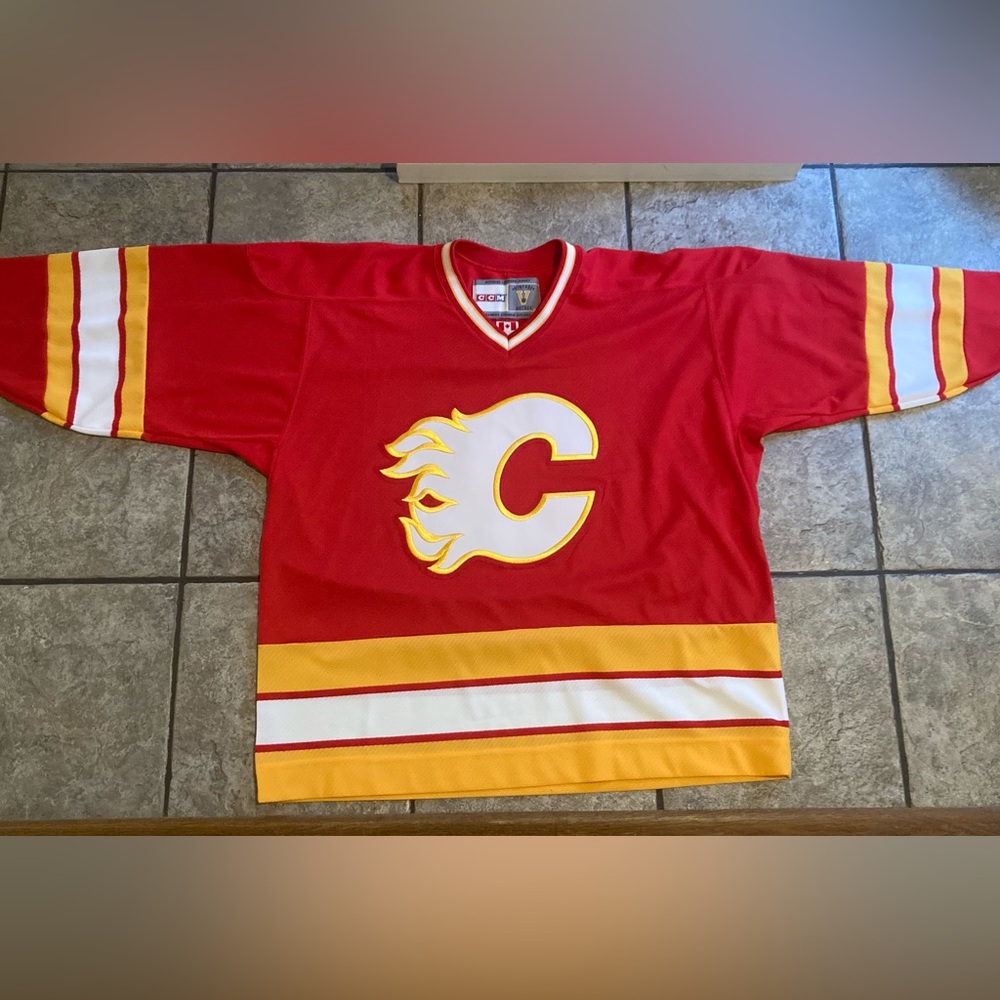 Calgary Flames Vintage CCM jersey. Size XL.